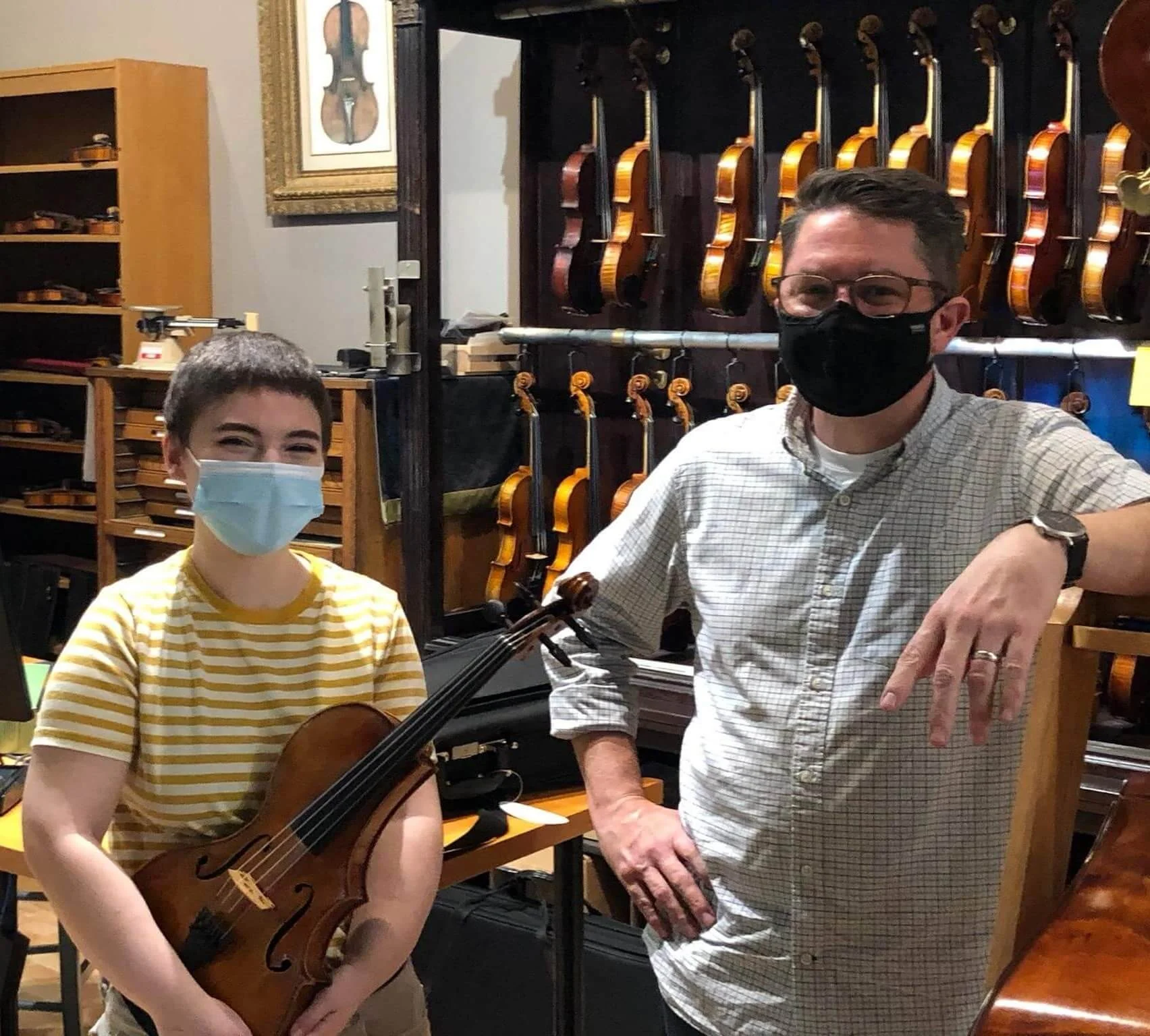 customer receiving custom designed adapted viola from luthier Noah Scott