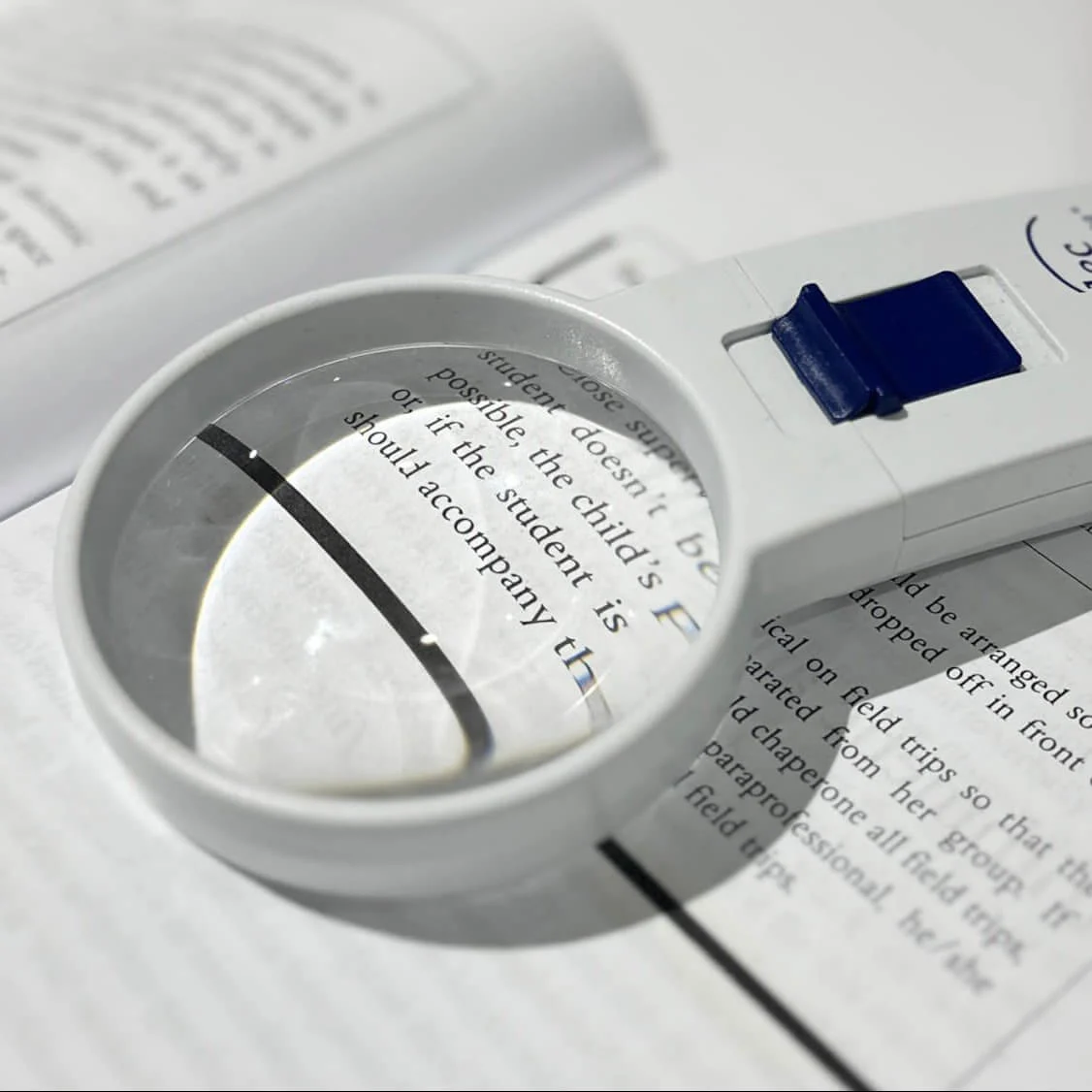 Demo hand held magnifier