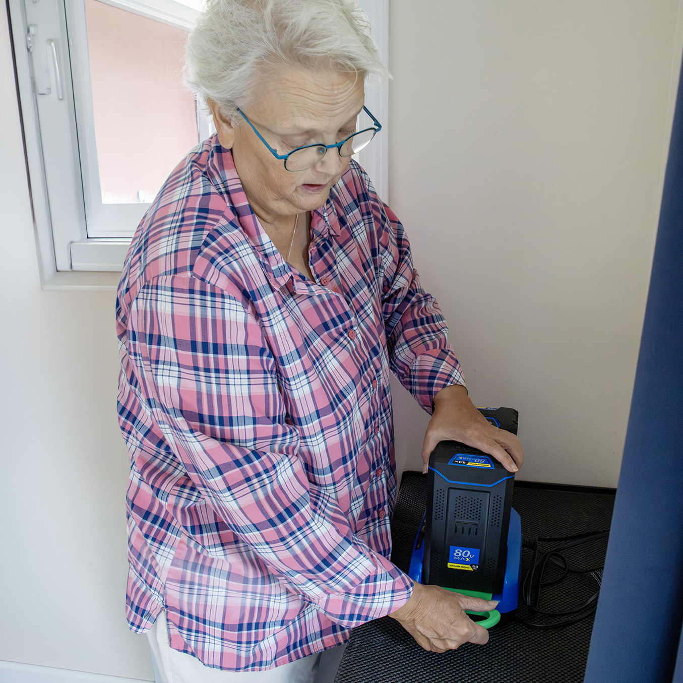 Sharon Sharon using the 3D printed device to remove a battery